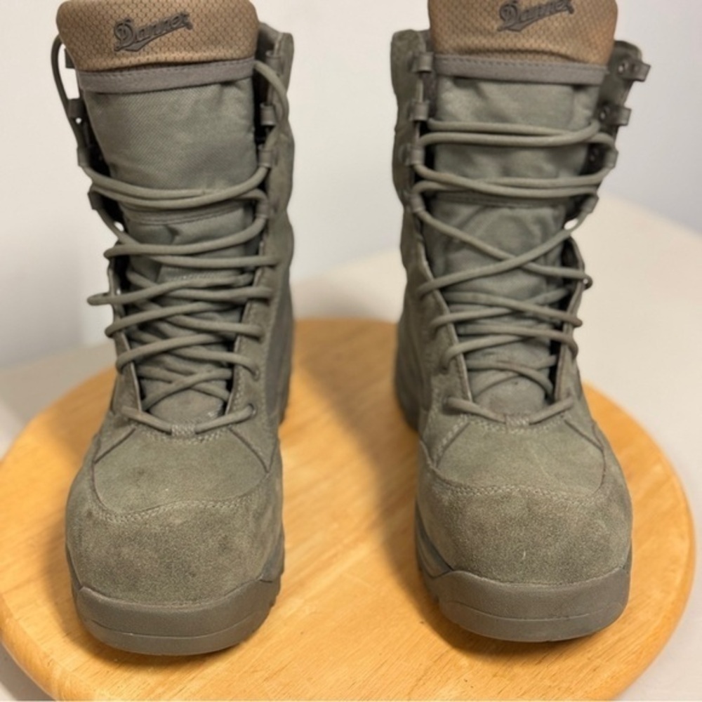 Danner Tanicus mens boots size 6. Sage color with Danner dry waterproofing